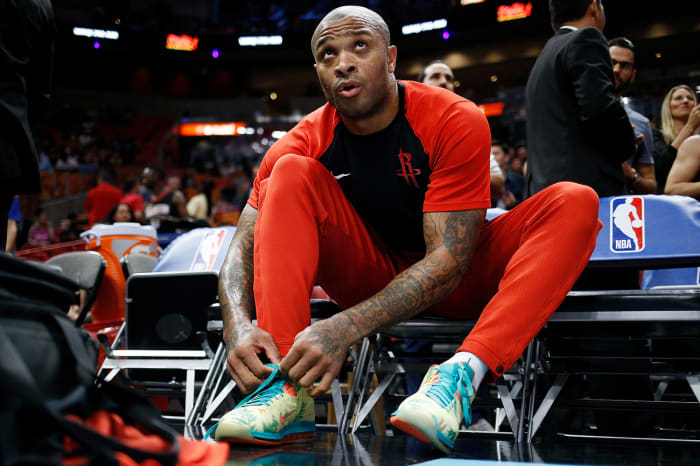 pj-tucker-rockets-sneakers-bench.jpg